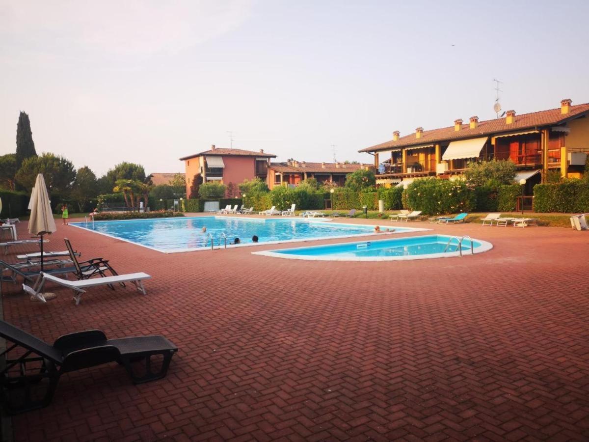 Gardappartamenti Cascinale Pool Дезенцано-дель-Гарда Екстер'єр фото